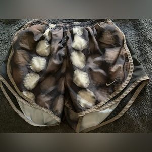 Nike: brown nike shirts with polka dots